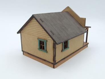 Westernhaus, eingeschossig, schmale Ausführung, Satteldach - 1:56/28mm