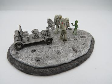Preview: Complete Diorama - "Would you like to know how much your car is worth?"