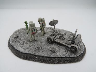 Preview: Complete Diorama - "Would you like to know how much your car is worth?"
