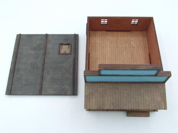 Westernhaus, eingeschossig, Flachdach - 1:56/28mm