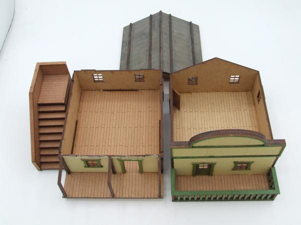 Old west house, two storey, saddleback roof - 1:56/28mm
