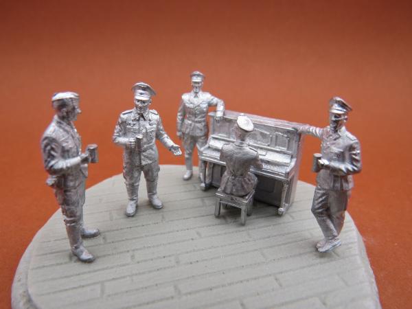 Complete Diorama - "An evening at the officers’ mess"